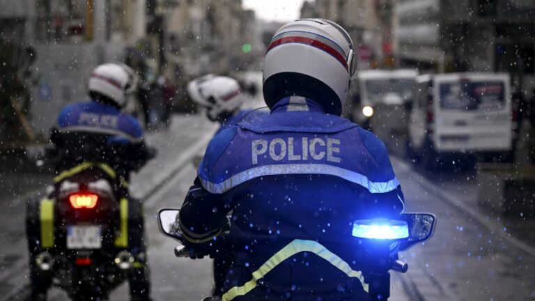 Investigation opened in Paris after serious accident between police officer on motorcycle and cyclist