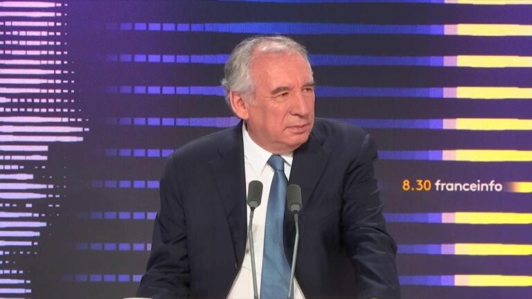 “It is a methodological error to negotiate a government with the political parties,” says François Bayrou, president of the Modem.