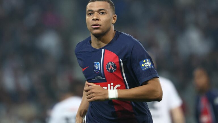 Kylian Mbappé has contacted the LFP and the FFF to claim more than 55 million euros from PSG