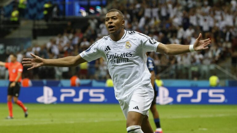 Kylian Mbappé scores on his debut, wins with Real Madrid against Atalanta Bergamo and wins his first trophy