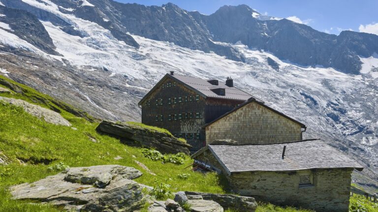 Lack of staff, global warming… In Austria, high-altitude refuges are under threat