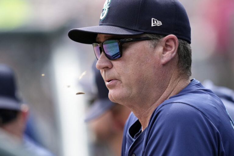 Mariners replace manager Scott Servais with Dan Wilson