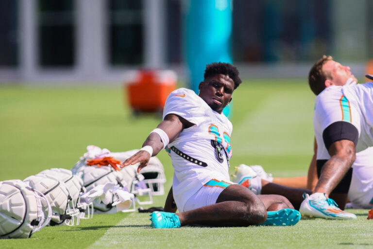 Miami Dolphins | Tyreek Hill agrees to restructured contract that includes $65 million guaranteed