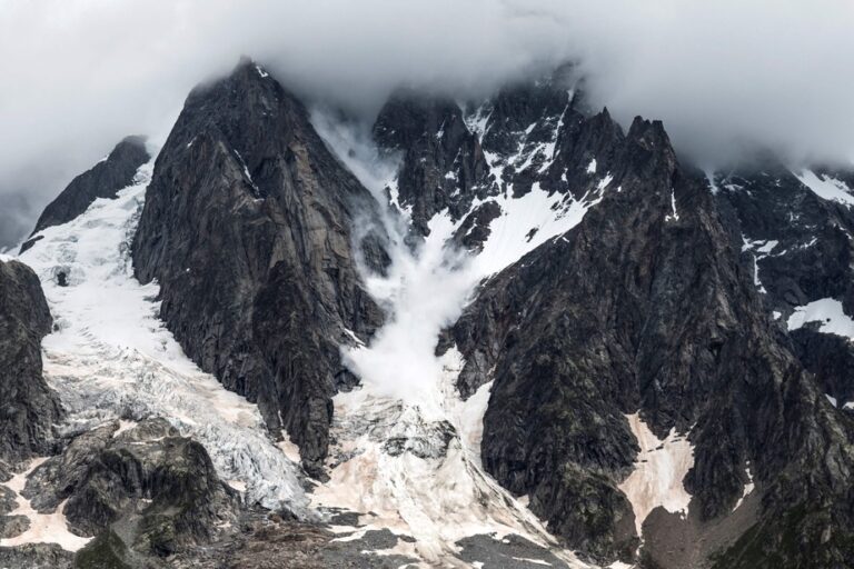 Mont-Blanc | One dead and two missing after a block of ice falls