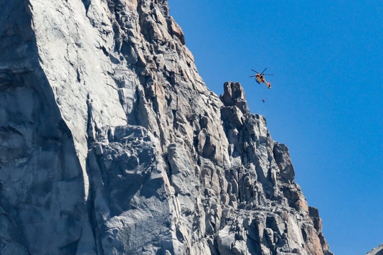 Mont Blanc | Two German climbers still missing after ice block falls