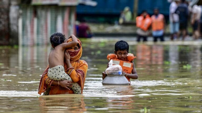 Nearly 300,000 people in Bangladesh shelters due to floods