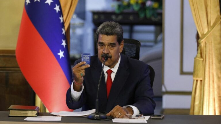 Nicolas Maduro denounces a “coup d’état” led by the United States