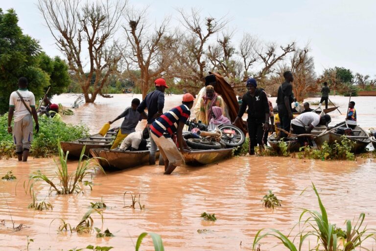 Niger | The capital surrounded by water, almost completely cut off from the rest of the country