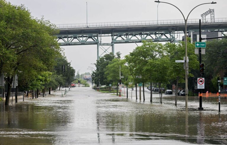 Noovo and RDS TV channels are off the air due to a water leak in Montreal