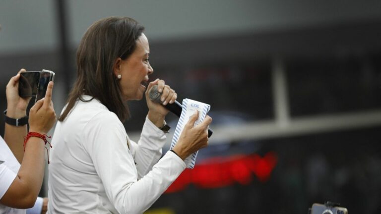 Opposition leader Maria Corina Machado calls for the first time for mobilization against the re-election of Nicolas Maduro