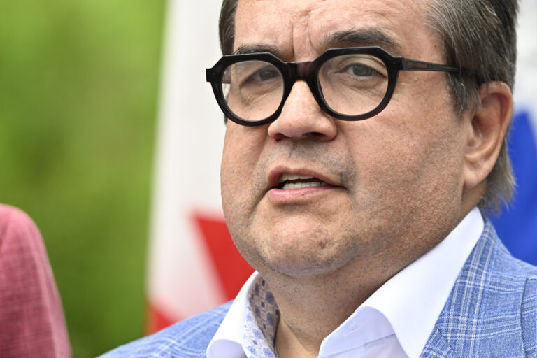 PLQ leadership race | Coderre tells his “buddy Pablo” Rodriguez that his “timing” is not good