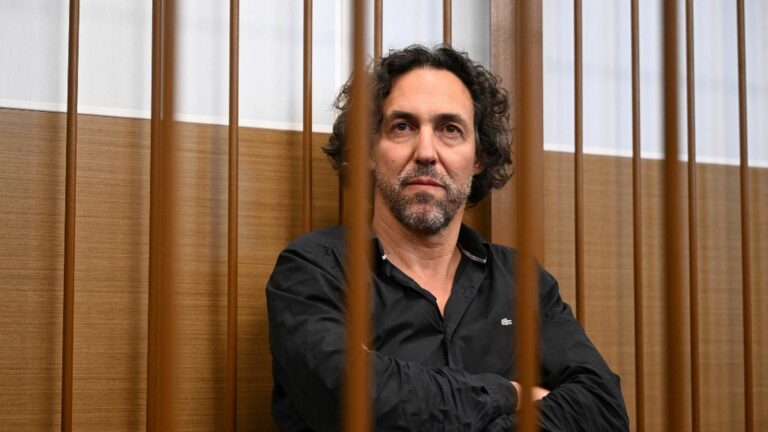 Paris demands the “immediate release” of Frenchman Laurent Vinatier and all persons “arbitrarily detained in Russia”