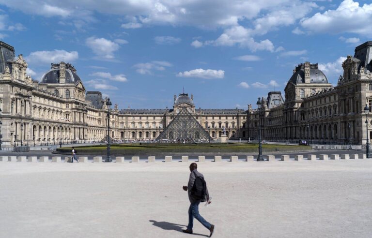 Parisian museums lacking visitors