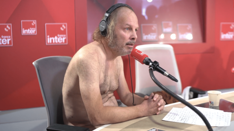 Philippe Katerine gets completely naked for his first column on France Inter