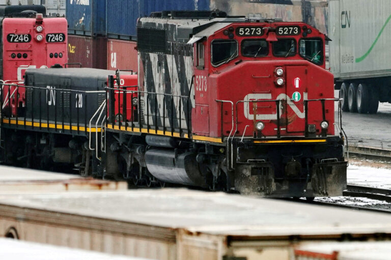 Possible work stoppage at CN and CPKC | Labour Minister Steven MacKinnon to meet with parties in Montreal on Tuesday