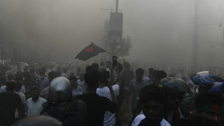 Prime Minister’s palace stormed after deadly clashes between opponents and government supporters