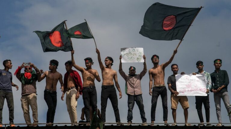 Prime Minister’s resignation, deadly clashes… What’s happening in Bangladesh, where protests turn into insurrection?