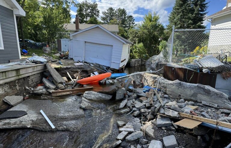 Public Security Minister François Bonnardel takes stock of the damage caused by Storm Debby