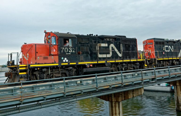 Railway workers in a strong position in their negotiations with CN and CPKC