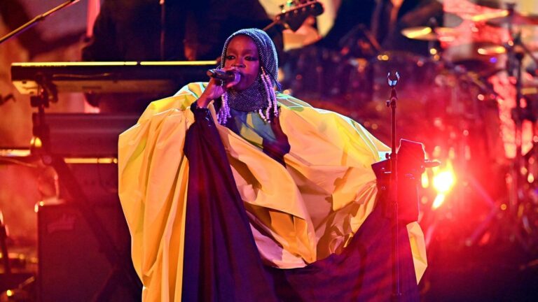 Rapper Lauryn Hill and the Fugees cancel US tour due to low ticket sales