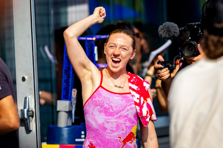 Red Bull Cliff Diving | Molly Carlson crowned in front of her family