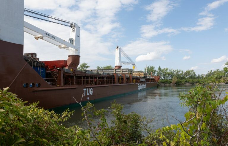 Ship stranded in St. Lawrence Seaway dislodged, traffic can resume