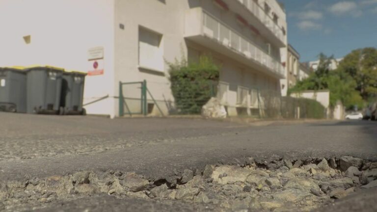 Smart cars track potholes on the road