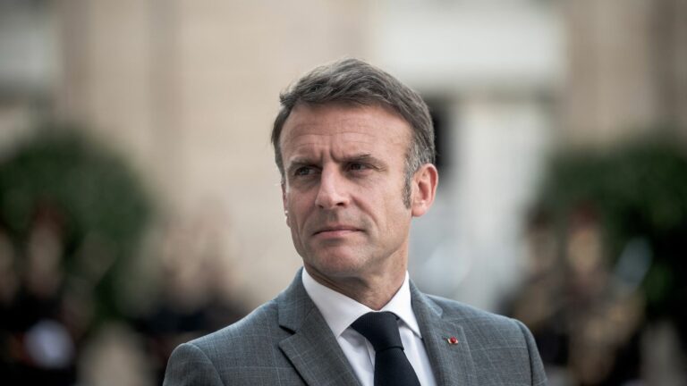 Emmanuel Macron “cannot block the institutions and the country any longer”, says the PS spokesperson