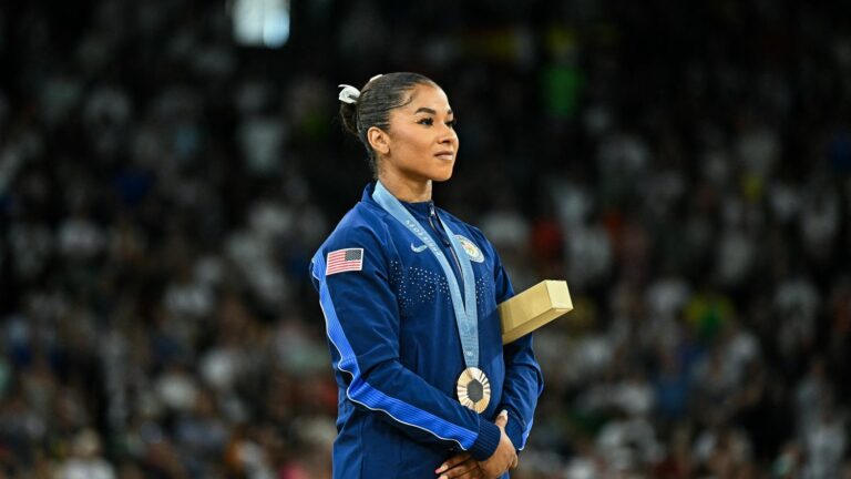 Stripped of her bronze medal, American gymnast Jordan Chiles denounces “an injustice” and “unworthy racist attacks”