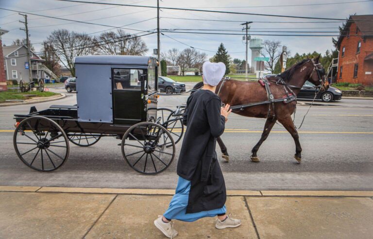 The Amish community of Lancaster in the eye of Marie-France Coallier