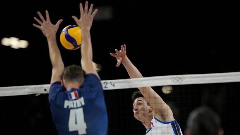 The Blues, Olympic champions, take the 2nd set against the Italian world champions… Follow the volleyball semi-final of the 2024 Olympic Games