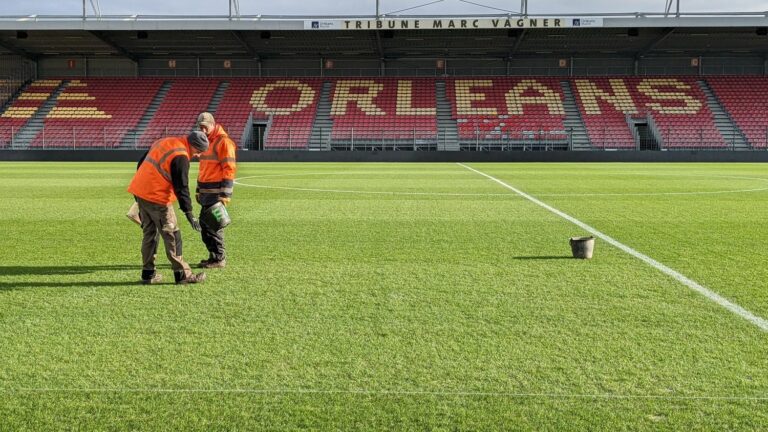 The Stade de la Source d’Orléans evacuated due to a fire in the refreshment bar, the match between US Orléans and Valenciennes interrupted