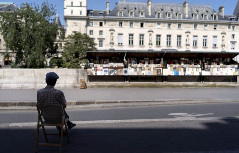 The booksellers of the Seine are not making a fortune