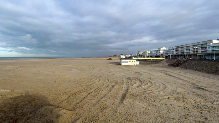 The search has resumed to try to find a 10-year-old child who disappeared in the Channel in Berck