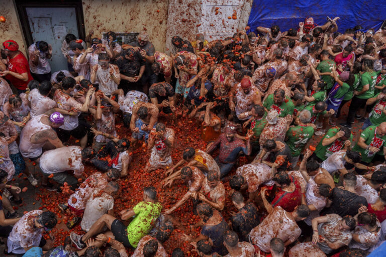 Thousands of people take part in La Tomatina