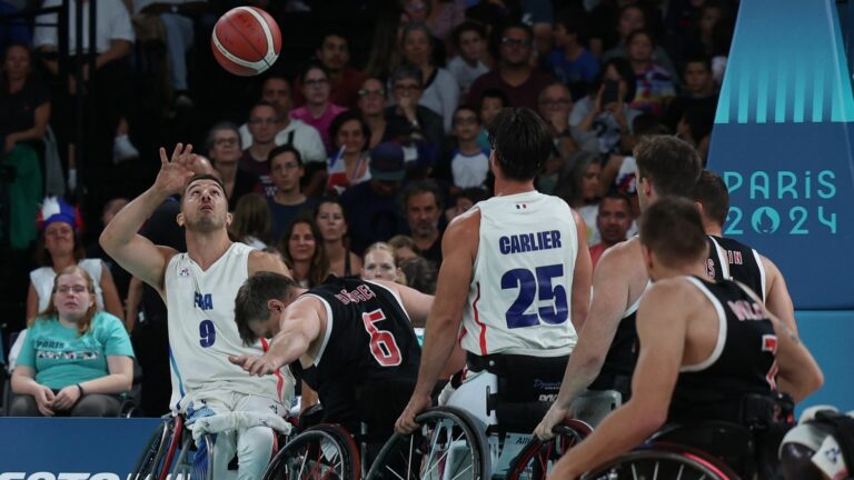 Twenty years after their last participation, the Blues of wheelchair basketball missed their return but were amazed