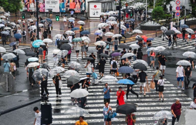 Typhoon Ampil hits Tokyo area in Japan