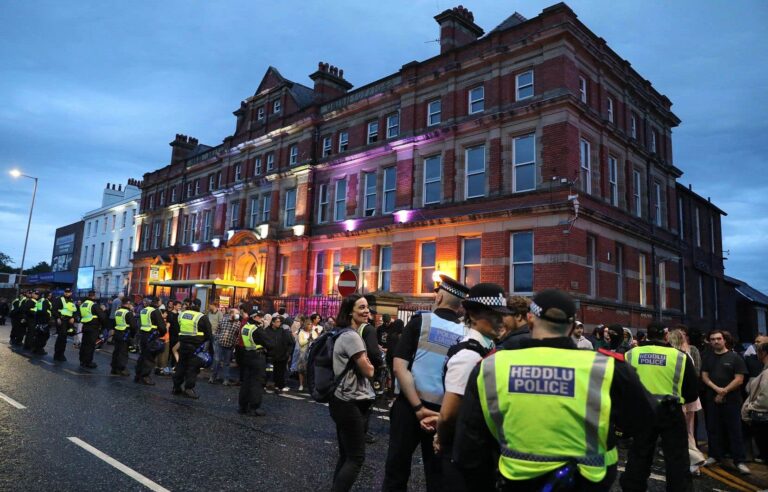 UK clashes: Evening of violence in Sunderland