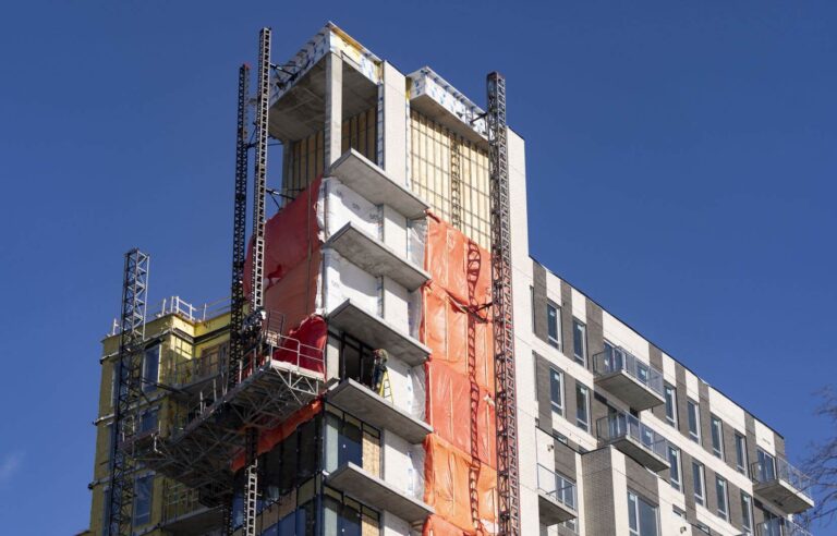 Value of Canadian building permits drops in June