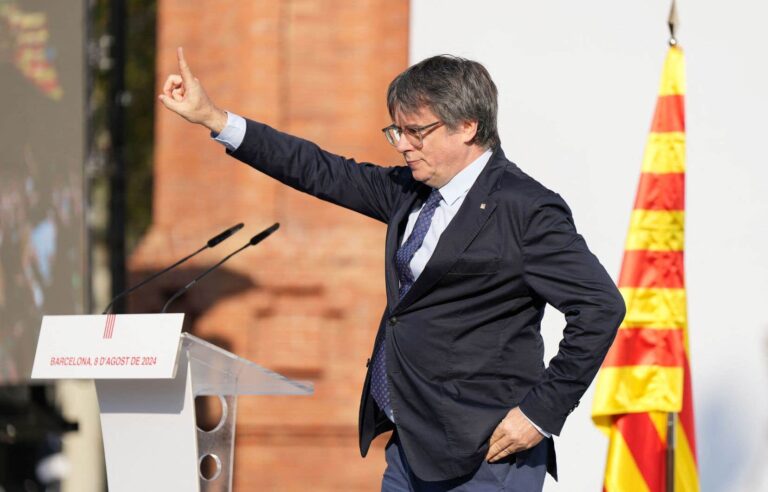 Wanted by the courts, former Catalan president Carles Puigdemont reappears in Barcelona, ​​then disappears again