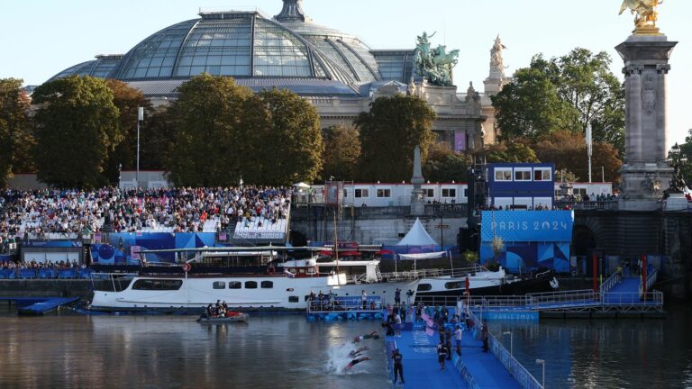 Were there only 3 species of fish left in the Seine in the 1970s, compared to almost 40 today, as Amélie Oudéa-Castéra claims?