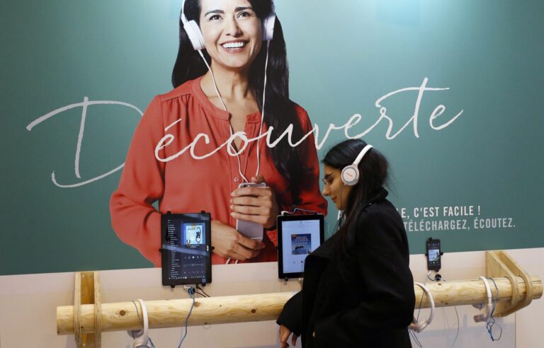 Why is the audiobook market being held back in its development in Quebec?