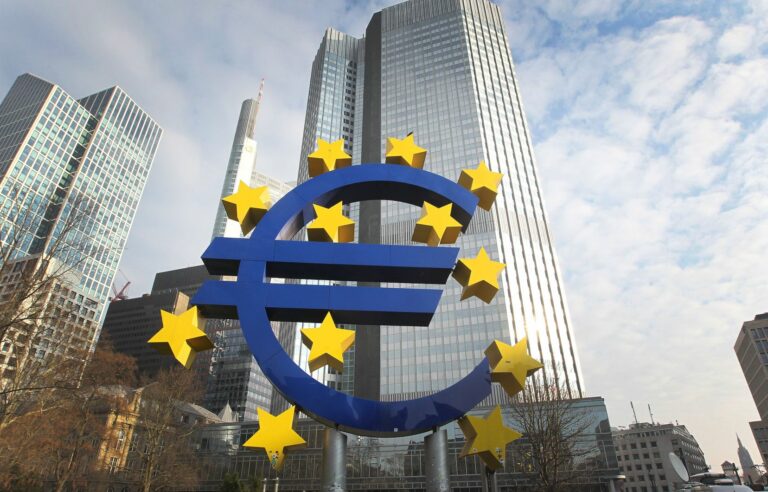 Will the value of the euro fall in the coming weeks against the Canadian dollar?