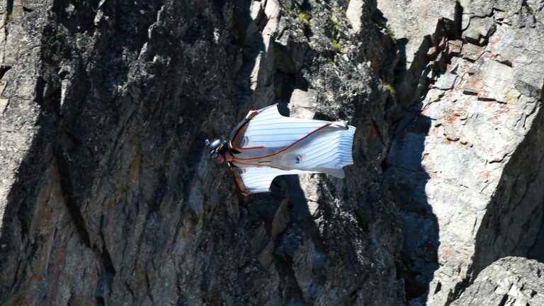 Wingsuit rider found dead in the Ecrins massif in the Hautes-Alpes