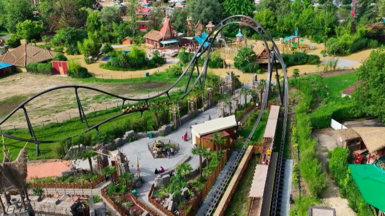 seasonal life in the heart of an amusement park in Rhône-Alpes