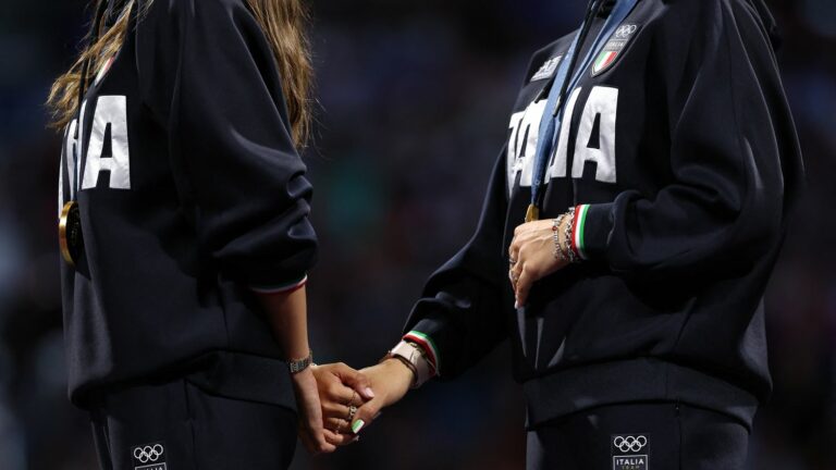 the beautiful story of this couple of Italian athletes who won medals… 15 minutes apart