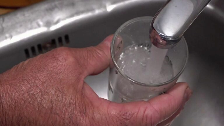 600 cases of gastroenteritis in the same area, tap water suspected