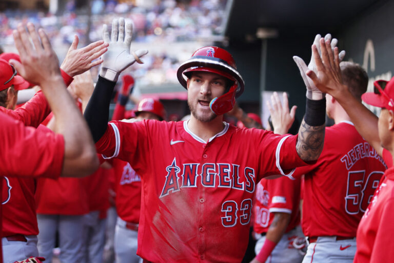 A 1st circuit with the Angels for Quebecer Charles Leblanc, the Rangers win 7-4