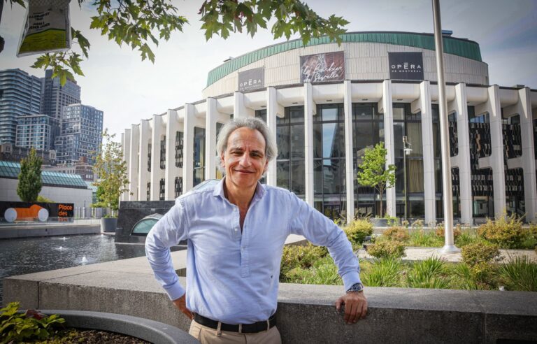 A “Barber of Seville” under guard at the Montreal Opera