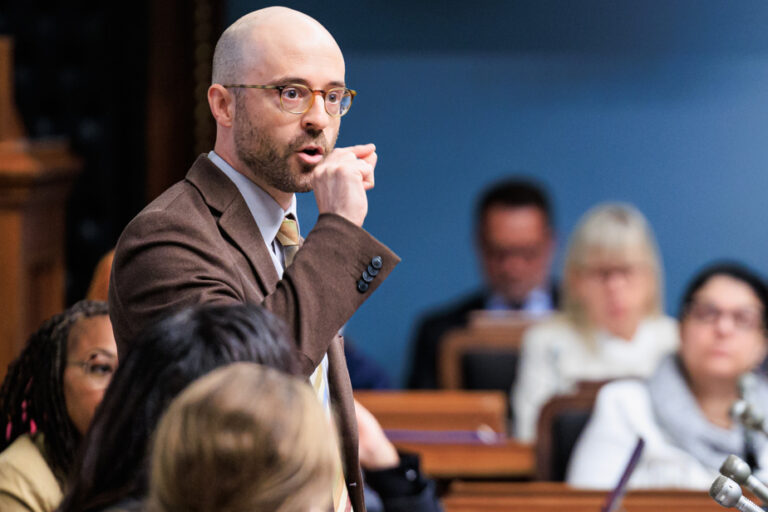 A Québec solidaire MP asks the CAQ to expand more schools